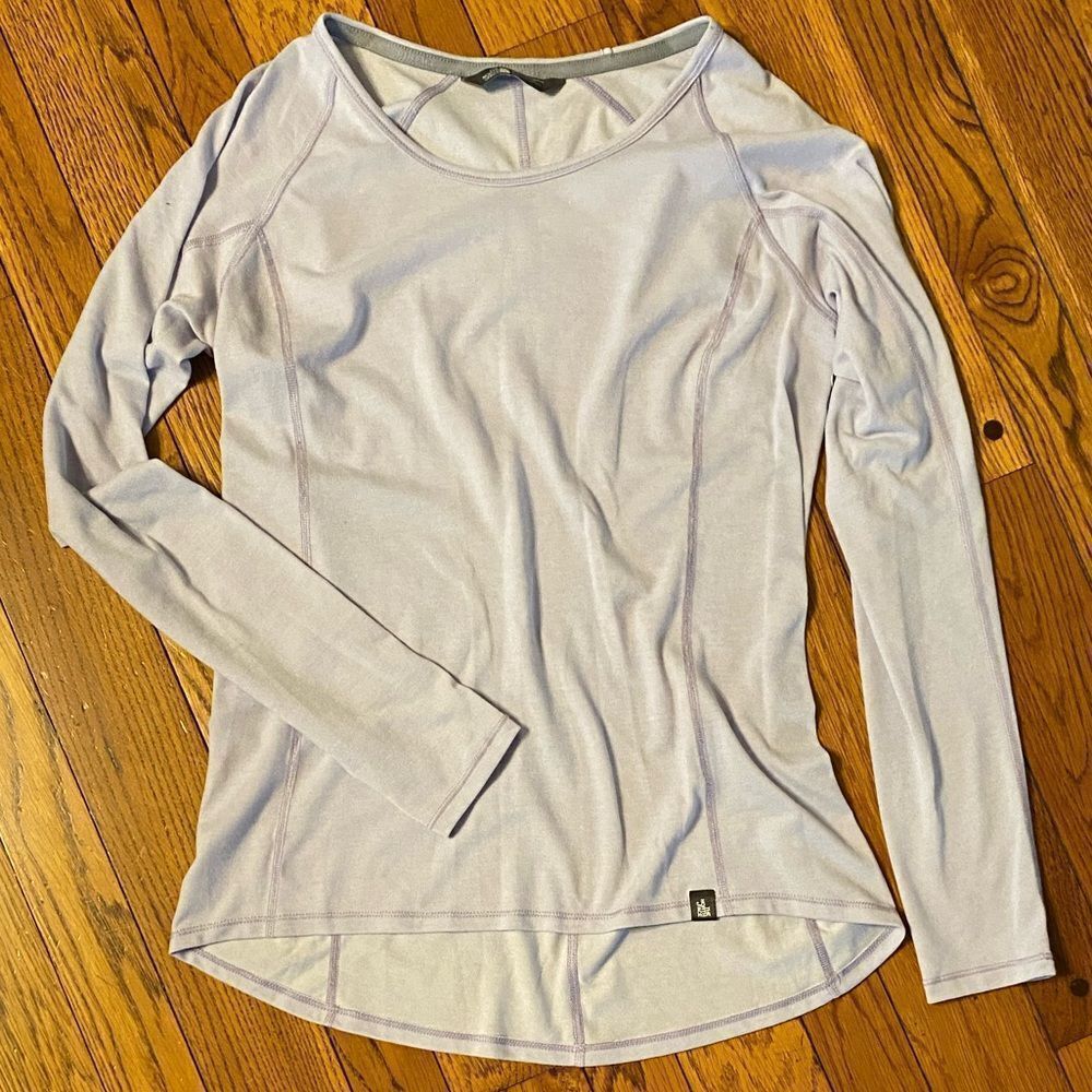 The north Face size small lilac long‎ sleeve scoop neck athletic tunic top